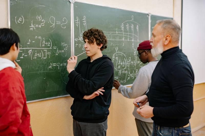 VinU students in math class discussion.